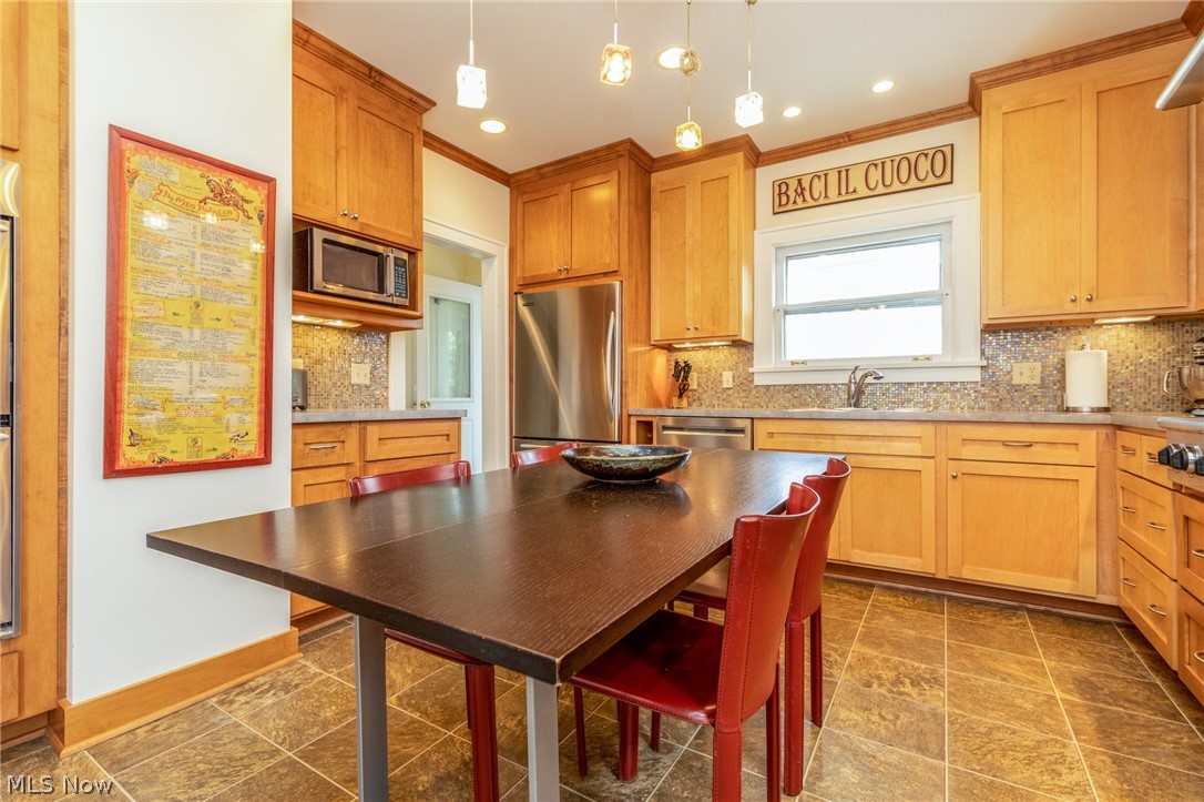 3297 Chadbourne Road Cleveland, OH 44120 - Photo 13 of 34