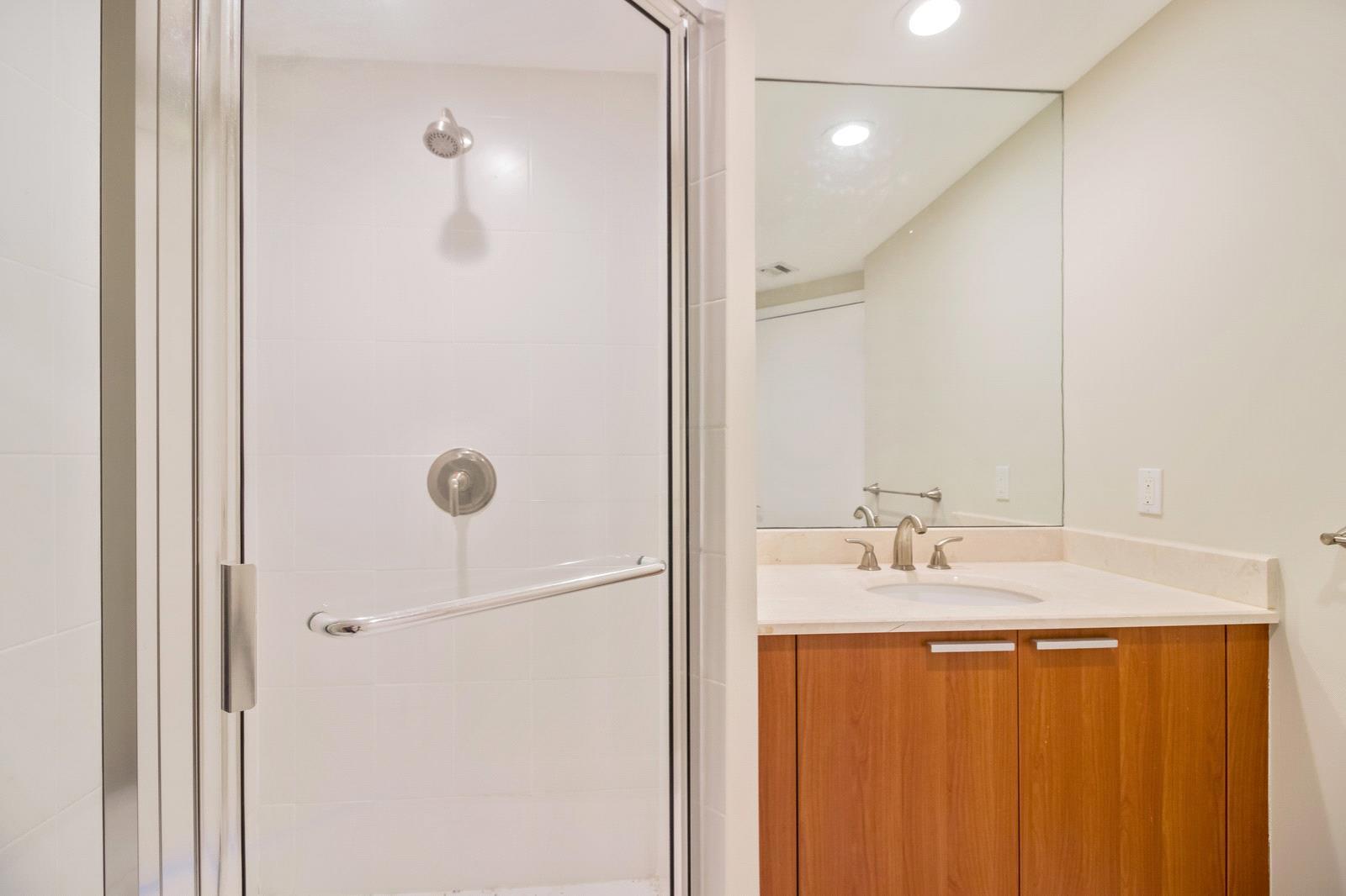 2640 Lake Shore Drive, Unit 2115 Riviera Beach, FL 33404 - Photo 15 of 16 15. 25_2640LakeShoreDr211524_mls