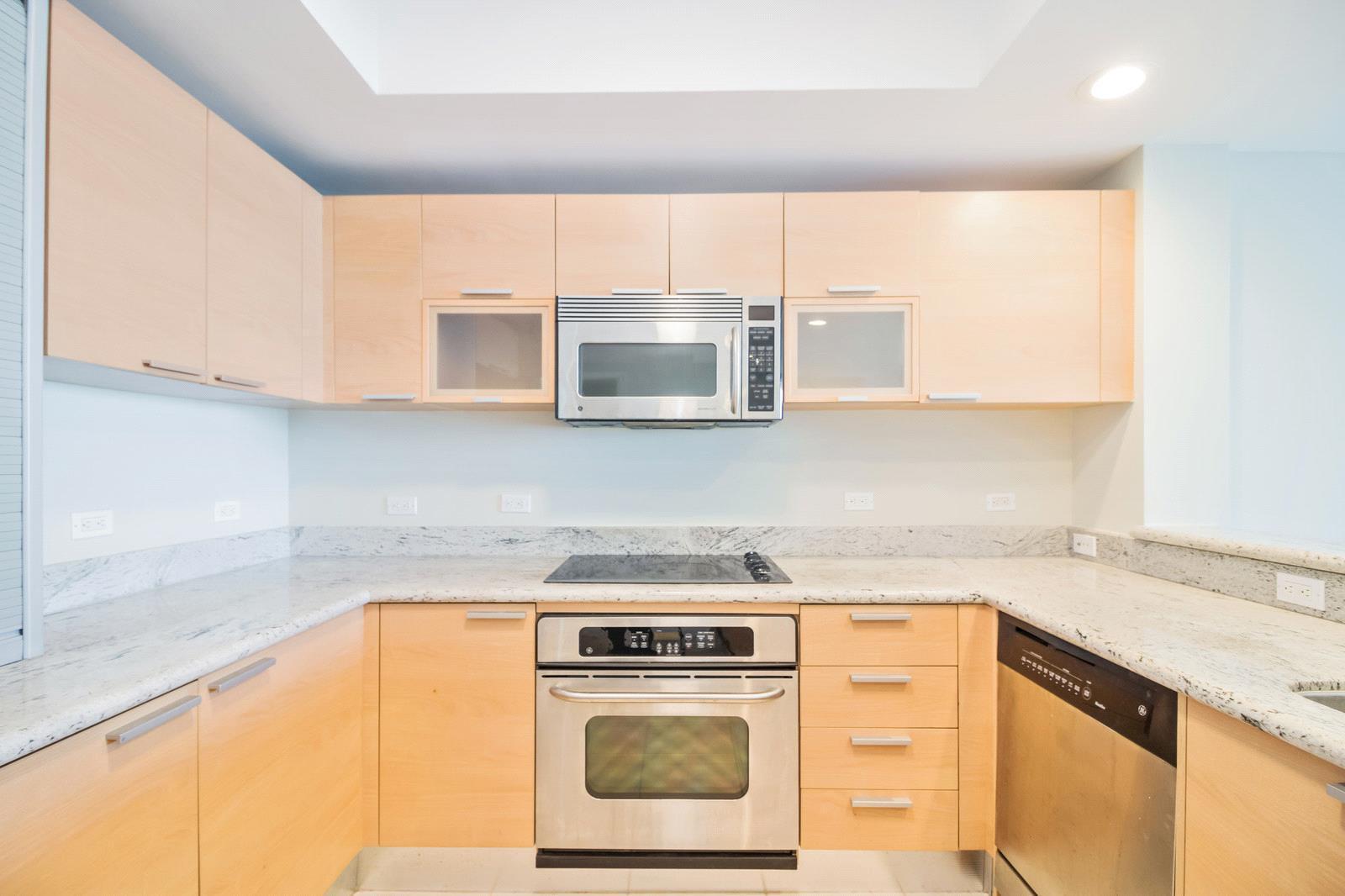 2640 Lake Shore Drive, Unit 2115 Riviera Beach, FL 33404 - Photo 5 of 16 5. 15_2640LakeShoreDr211514_mls