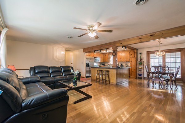 107 Greenwood Road Andover, MA 01810 - Photo 3 of 28 Gallery Image 3