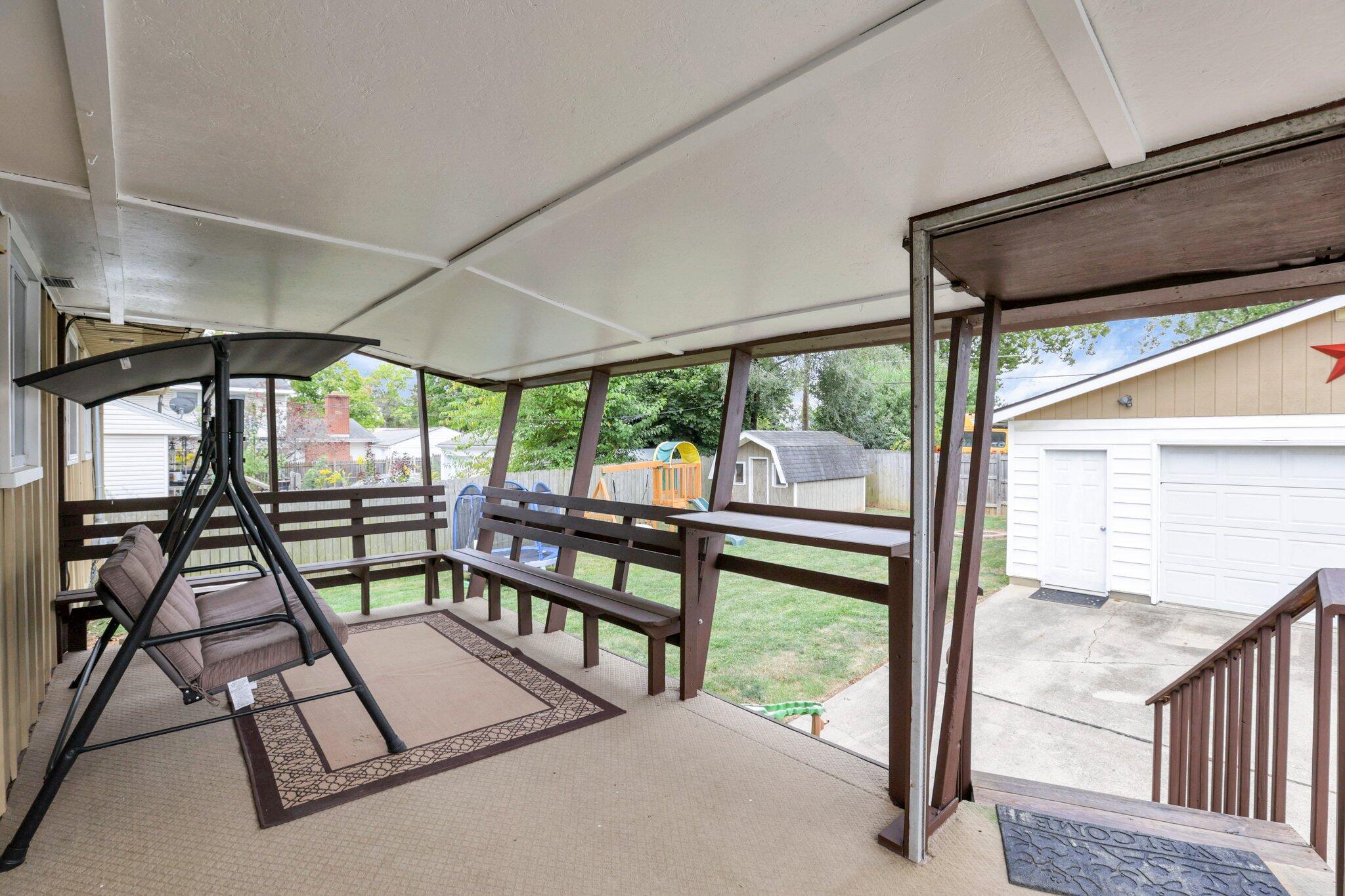 5213 Fairlane Road Columbus, OH 43207 - Photo 31 of 39 Backyard Deck
