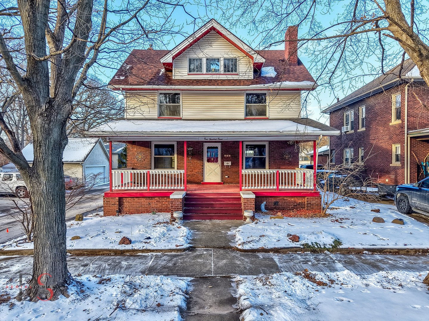 108 West Wilson Street Streator, IL 61364 - Photo 1 of 29 a front view of a house with that yard