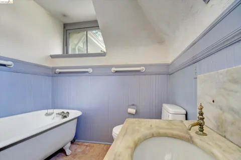$895,000 | 2009 Berkeley Way, Berkeley, CA 94704