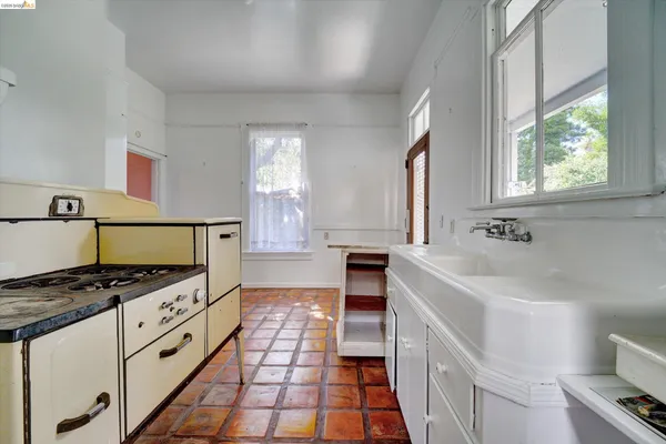 $895,000 | 2009 Berkeley Way, Berkeley, CA 94704