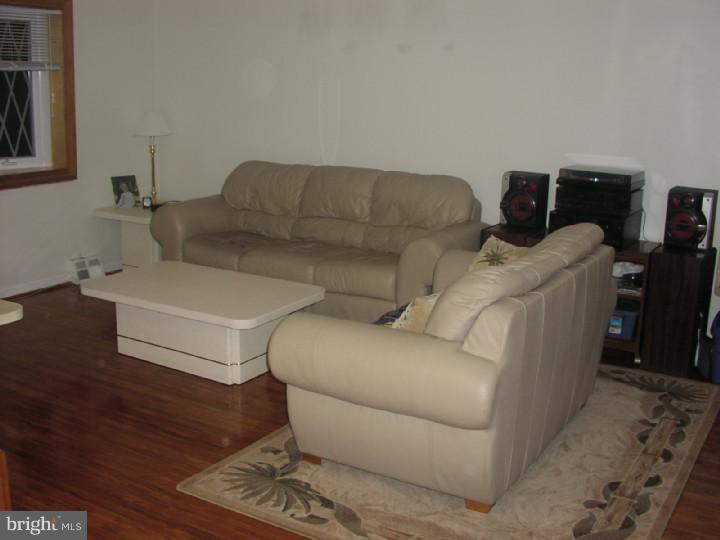 3520 Woodhaven Road Philadelphia, PA 19154 - Photo 3 of 7 Gallery Image 3