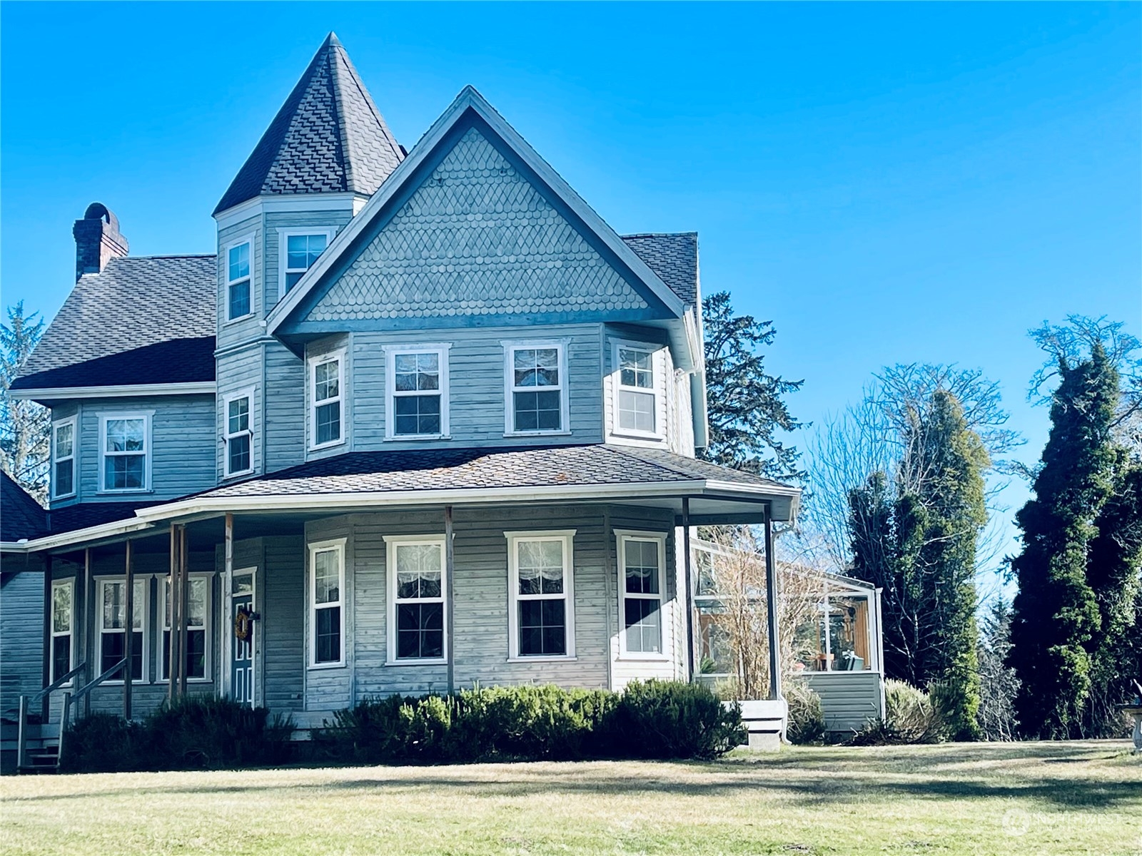 36808 Stackpole Road Oysterville, WA 98641 - Photo 3 of 40 a front view of a house with a yard