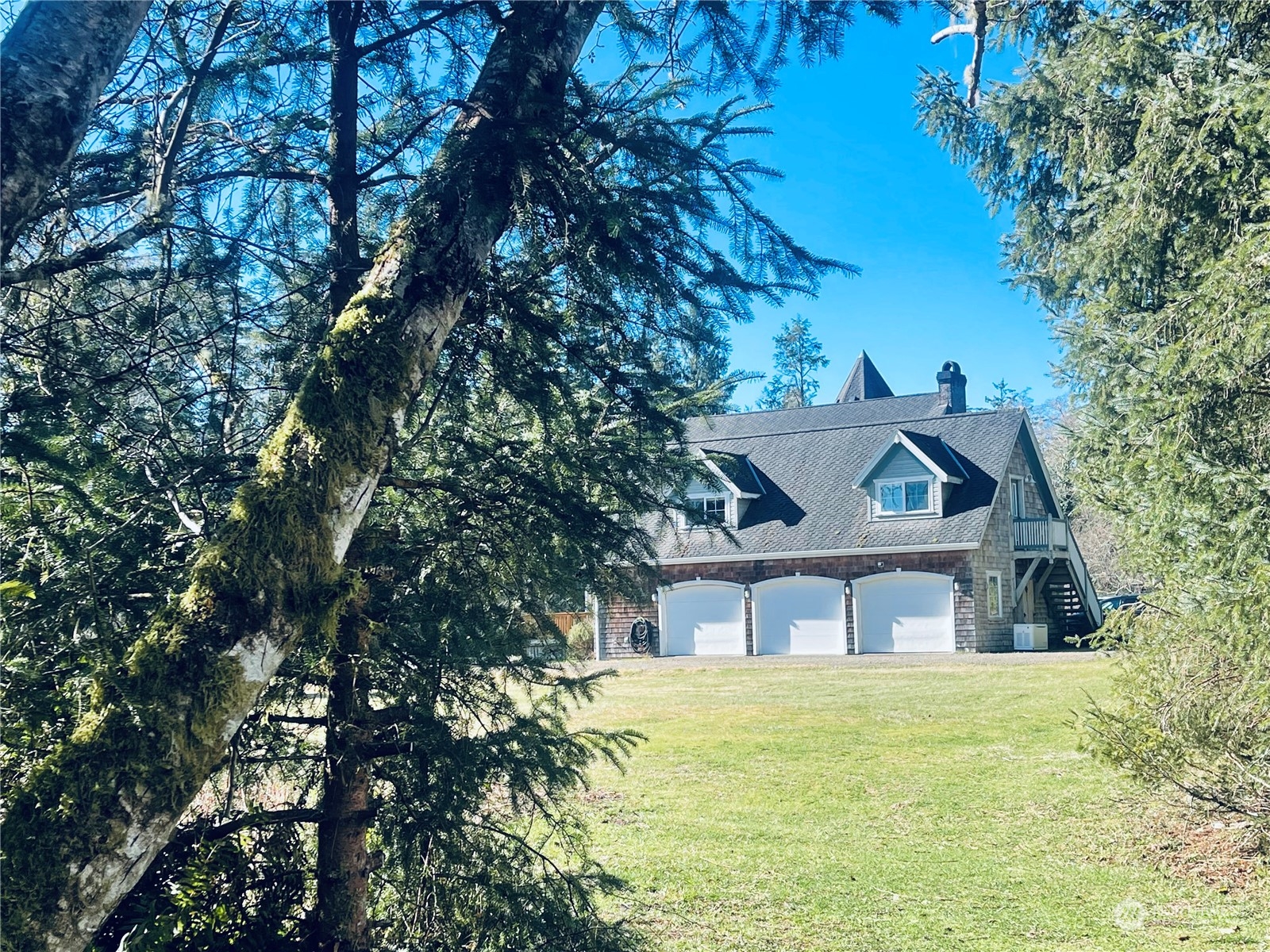 36808 Stackpole Road Oysterville, WA 98641 - Photo 6 of 40 a house with a outdoor space