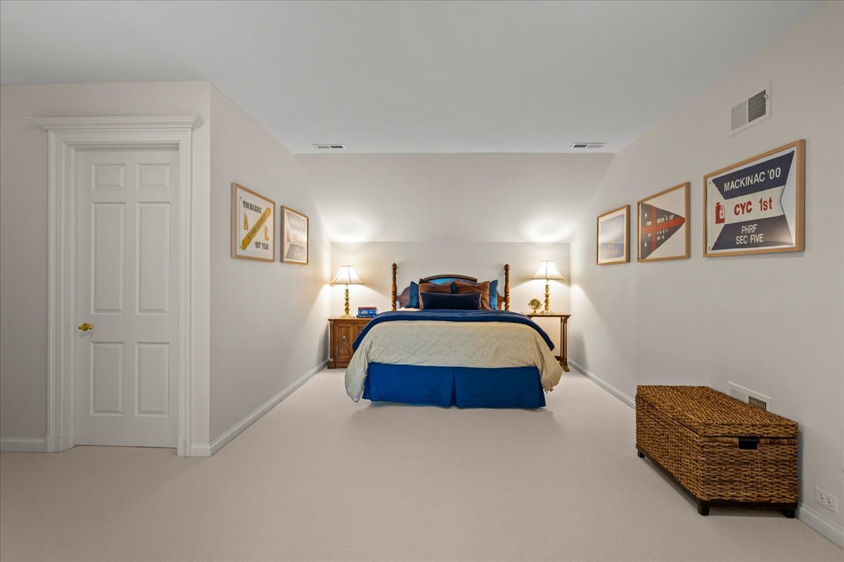 675 East Woodland Road Lake Forest, IL 60045 - Photo 33 of 54