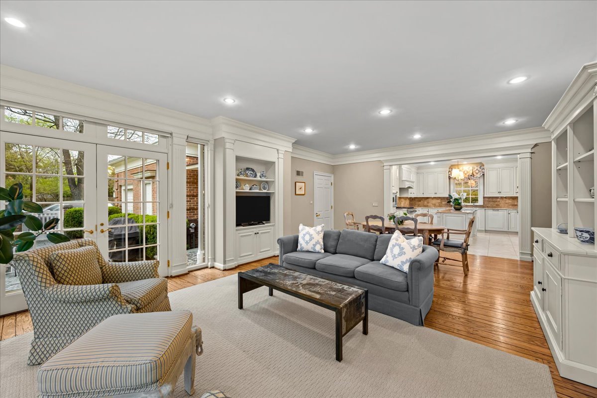 675 East Woodland Road Lake Forest, IL 60045 - Photo 8 of 54