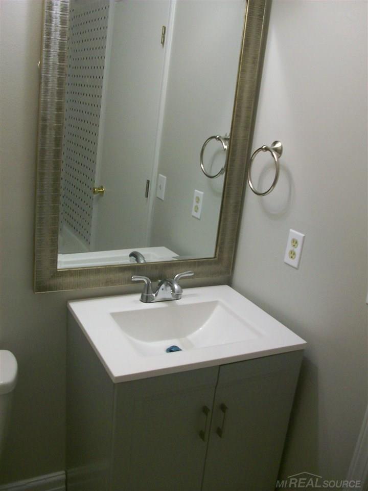 2627 Bridget Avenue Rochester Hills, MI 48307 - Photo 10 of 35