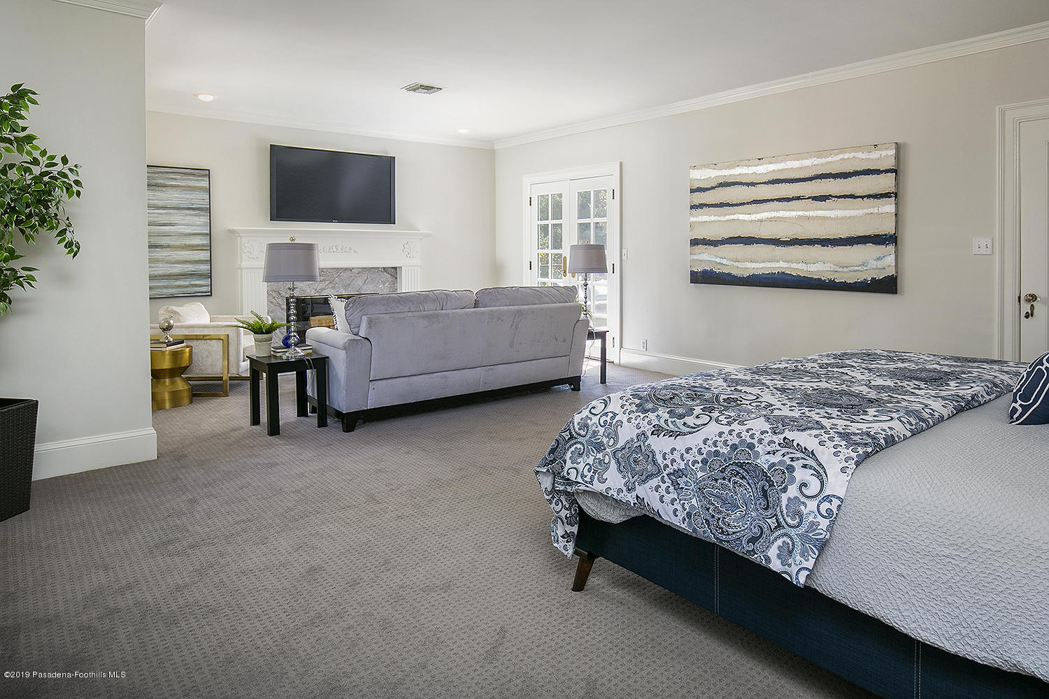 820 Arden Road Pasadena, CA 91106 - Photo 33 of 75 a bedroom with a bed and a couch