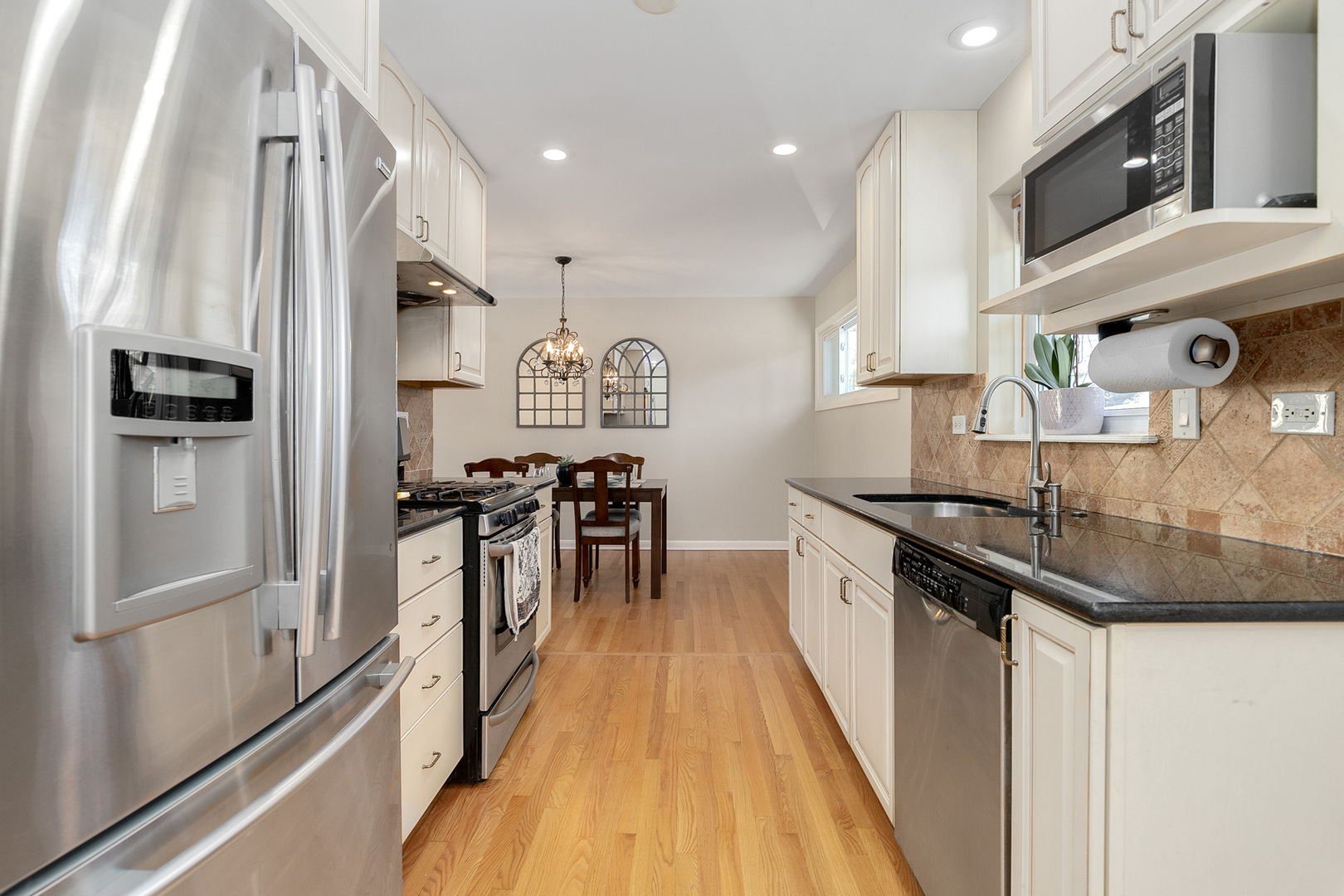 230 Locust Road Wilmette, IL 60091 - Photo 8 of 20