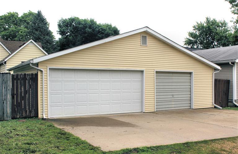 2516 North 3rd Street Clinton, IA 52732 - Photo 2 of 17 Gallery Image 2