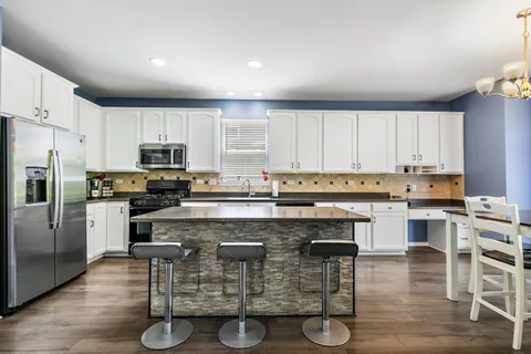 $525,000 | 394 Rockland Avenue, Elgin, IL 60124