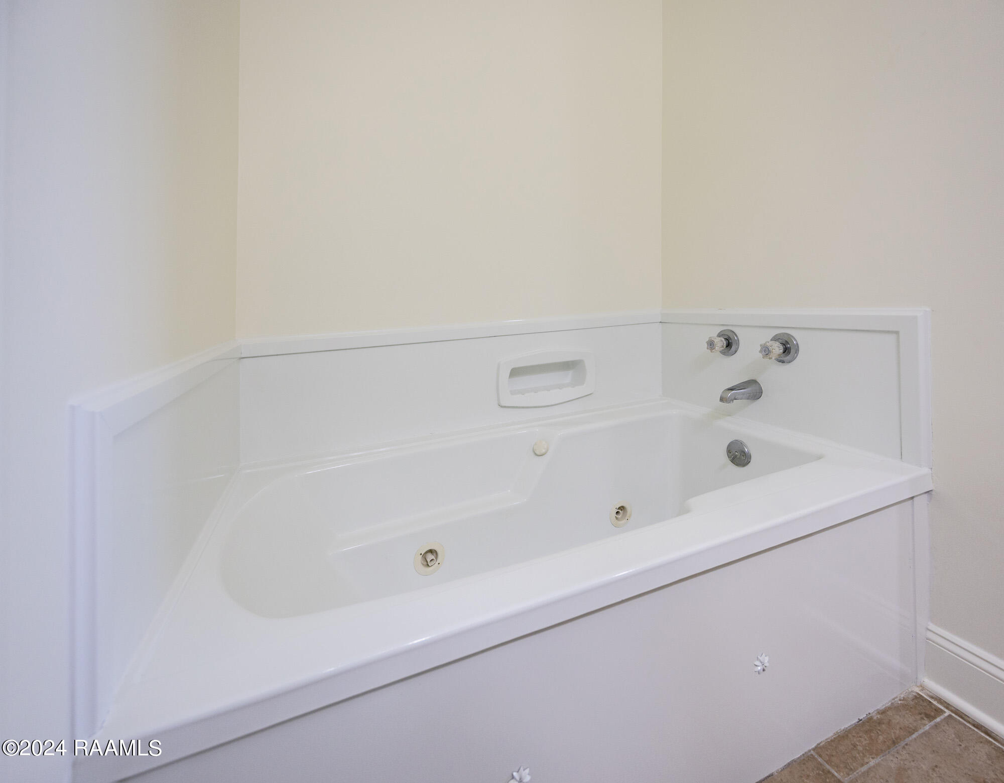 305 Rue Colombe Carencro, LA 70520 - Photo 19 of 33 Master Bathroom 1