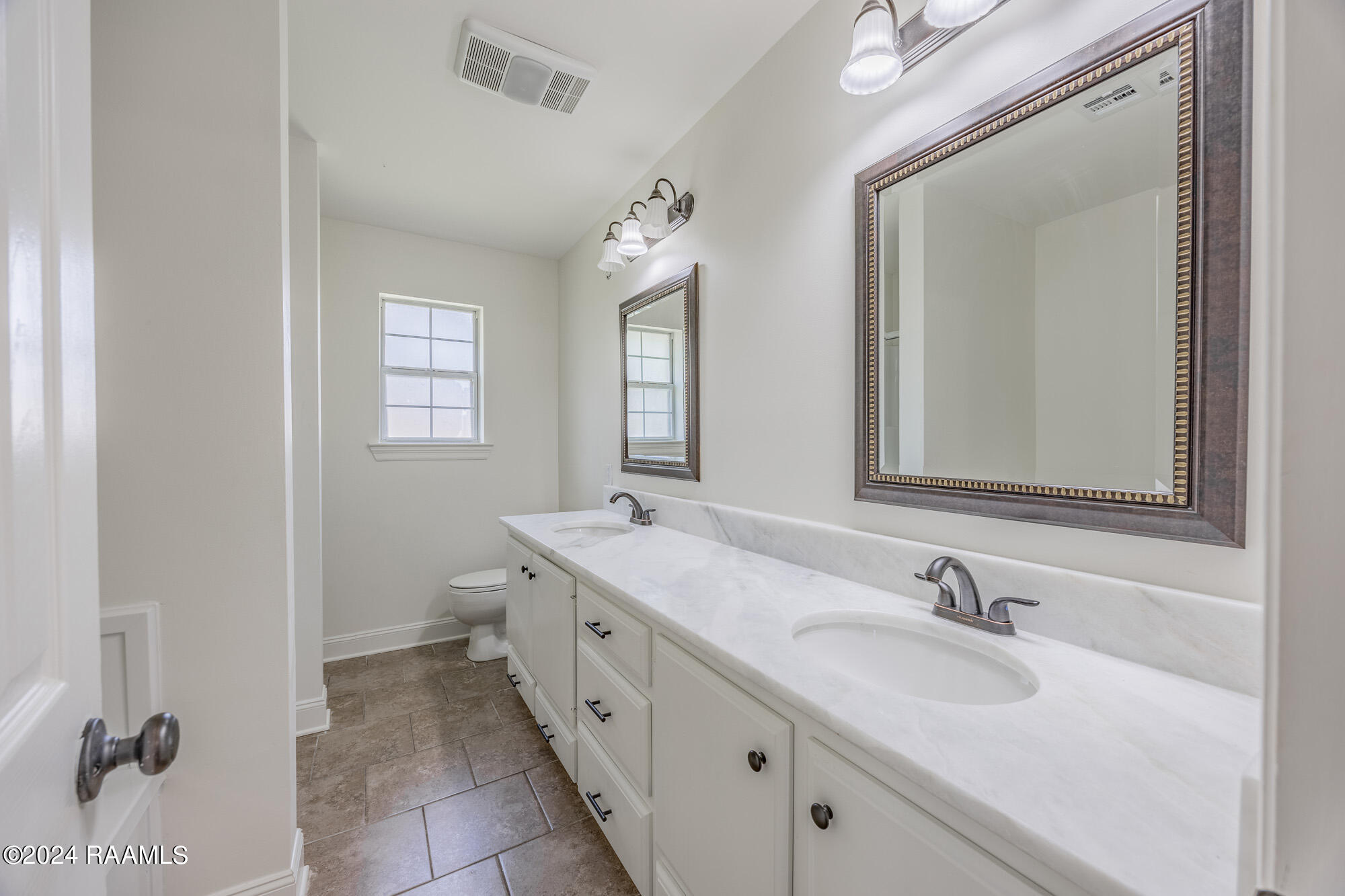 305 Rue Colombe Carencro, LA 70520 - Photo 20 of 33 Master Bathroom