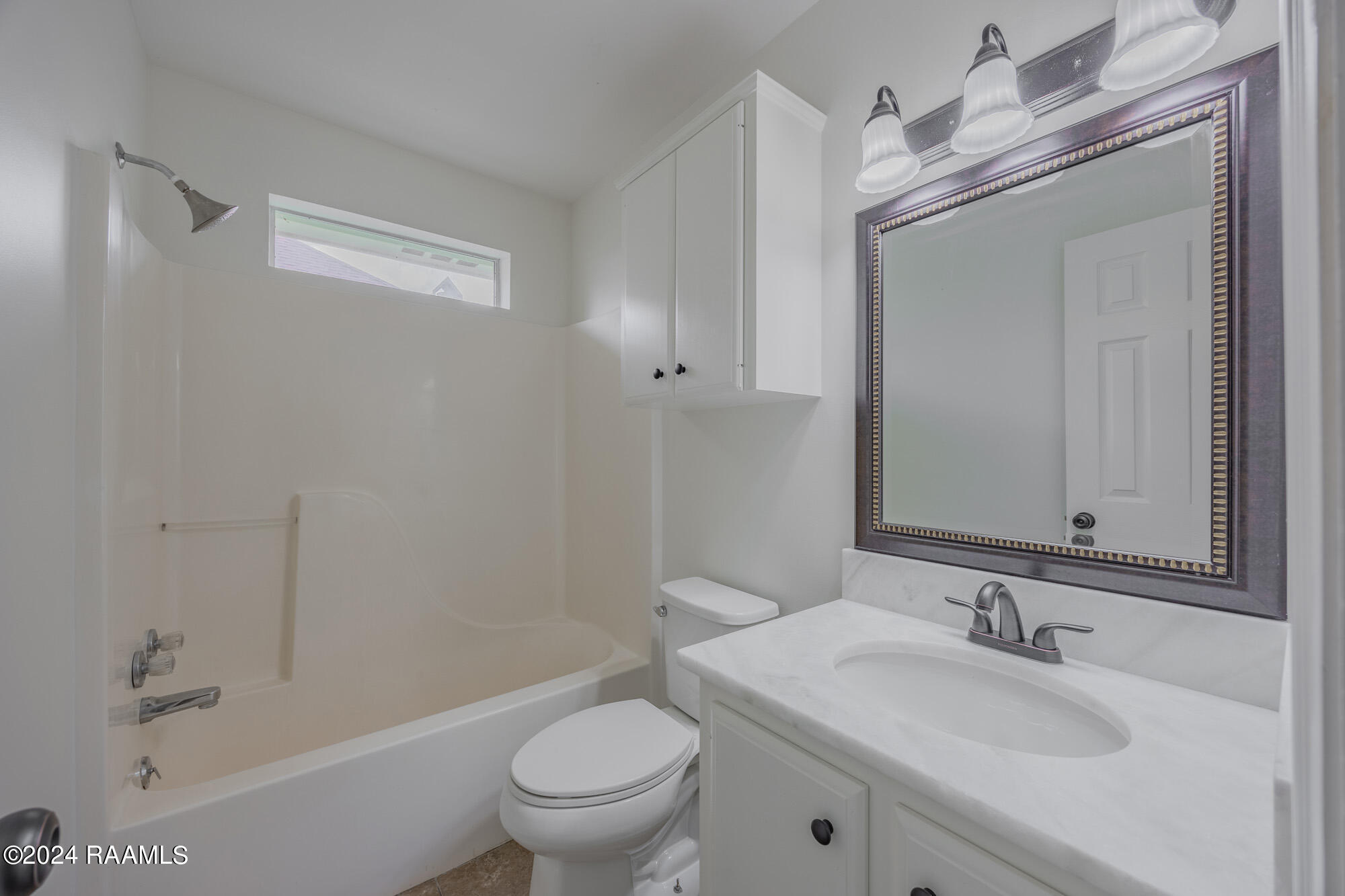 305 Rue Colombe Carencro, LA 70520 - Photo 23 of 33 Guest Bathroom_
