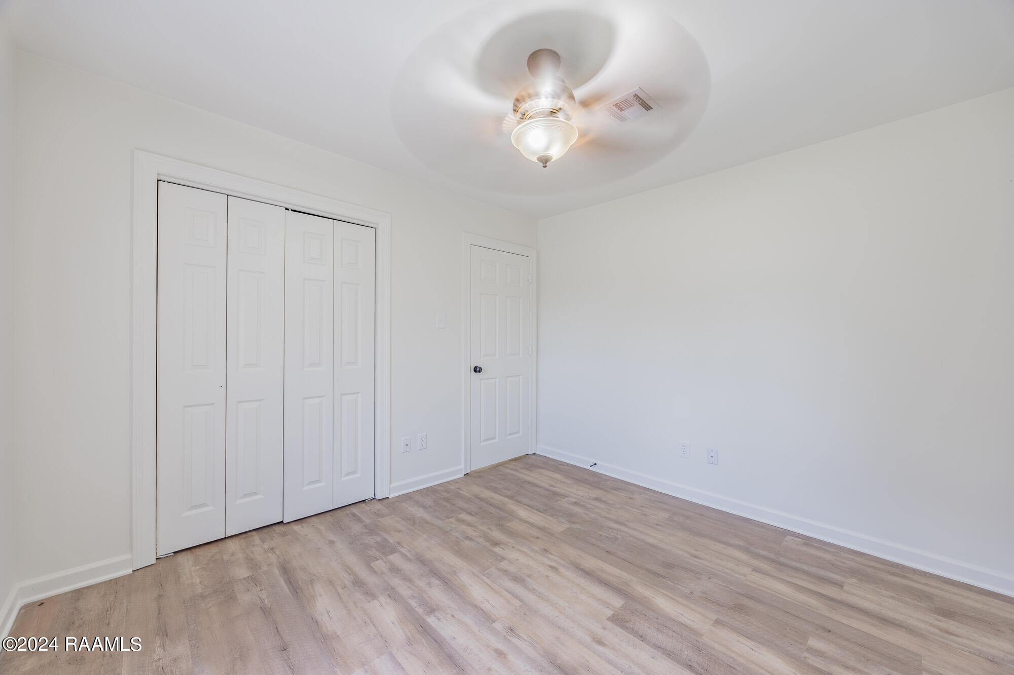 305 Rue Colombe Carencro, LA 70520 - Photo 25 of 33 Guest Bathroom 2_1
