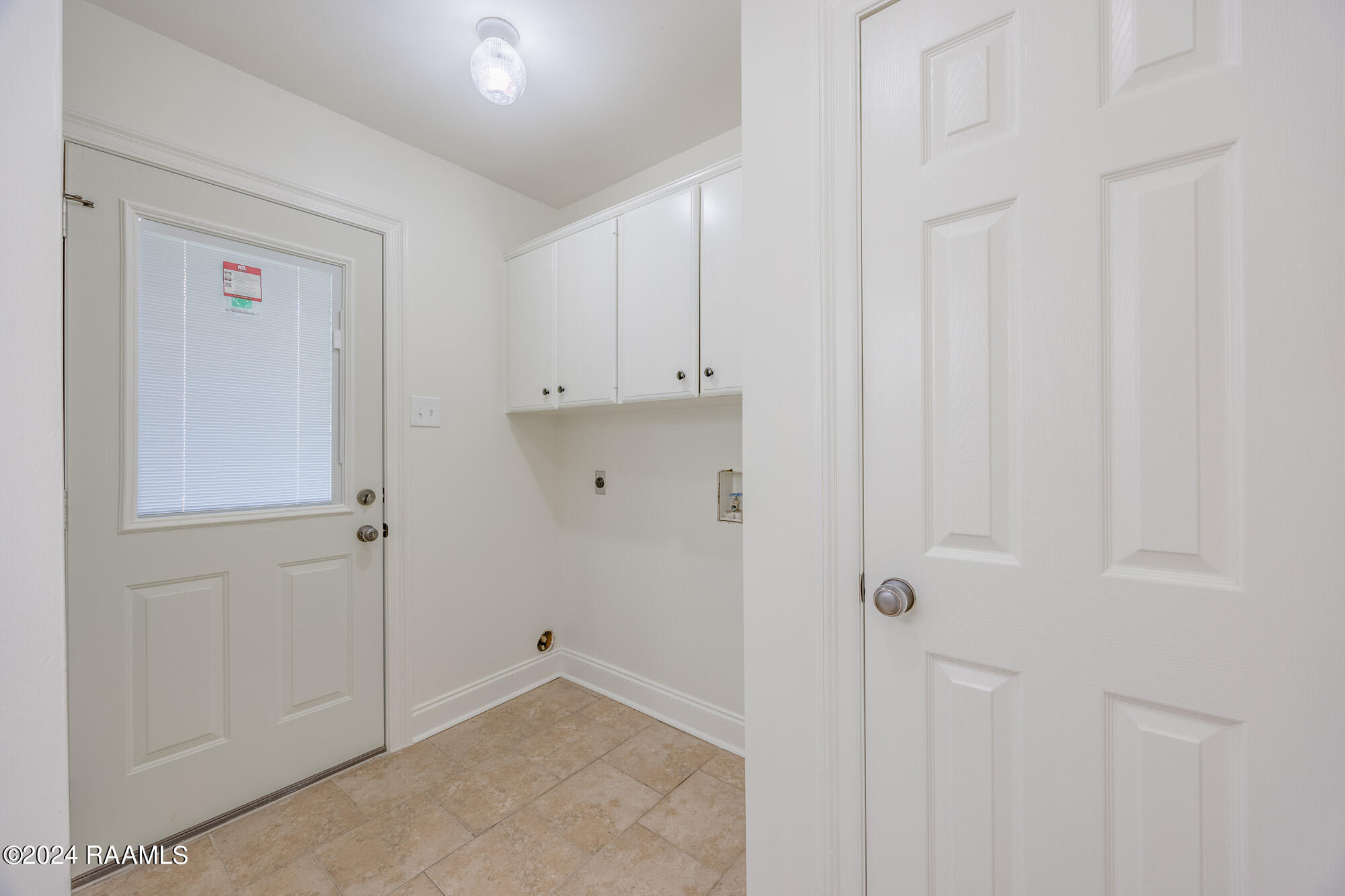 305 Rue Colombe Carencro, LA 70520 - Photo 27 of 33 Guest Bath_Laundry Room_1