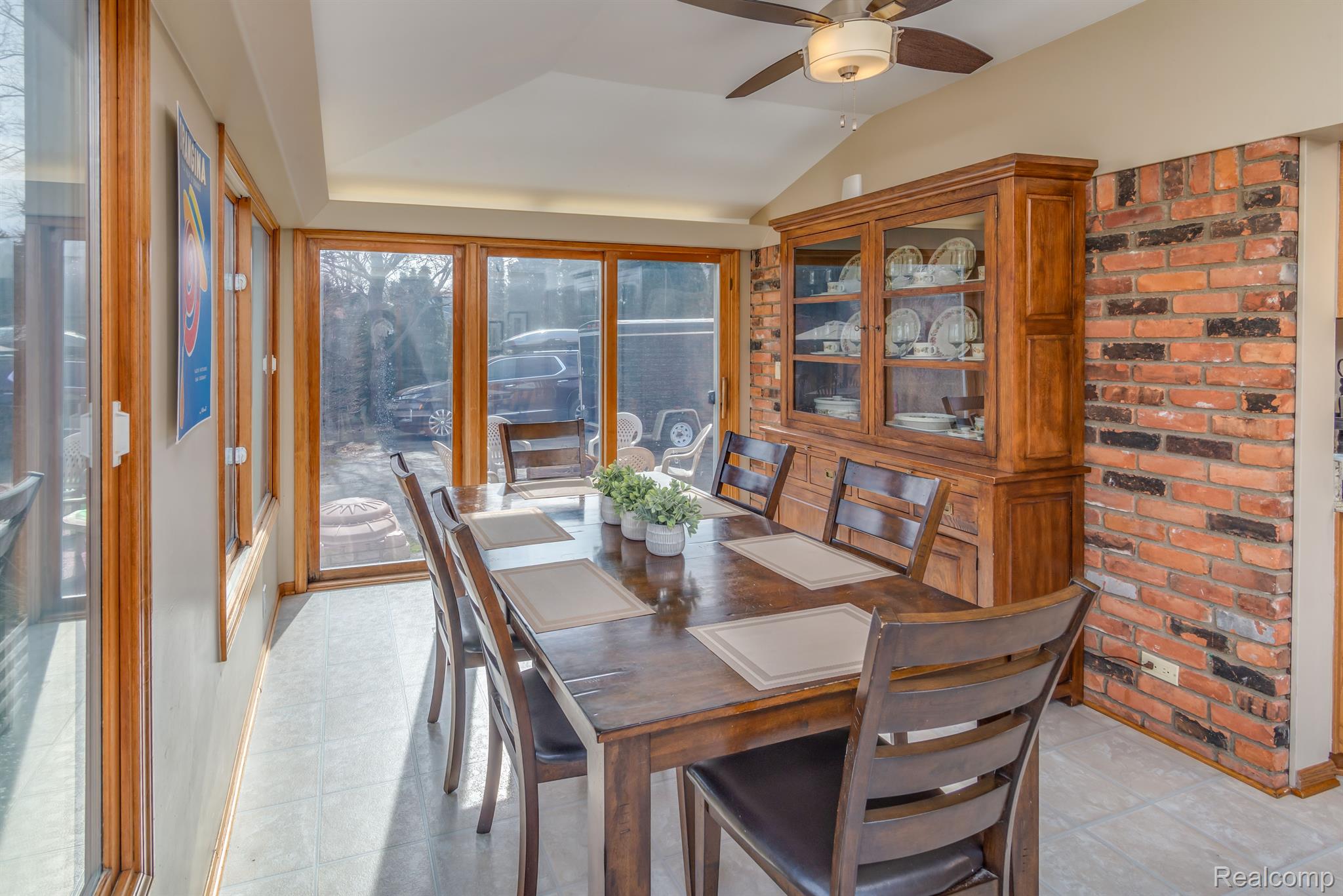 28556 Westerleigh Road Farmington, MI 48334 - Photo 4 of 22 Gallery Image 4