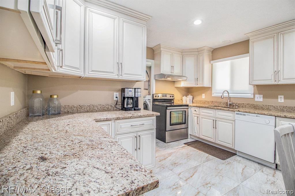 558 Ridge Road Walled Lake, MI 48390 - Photo 9 of 27