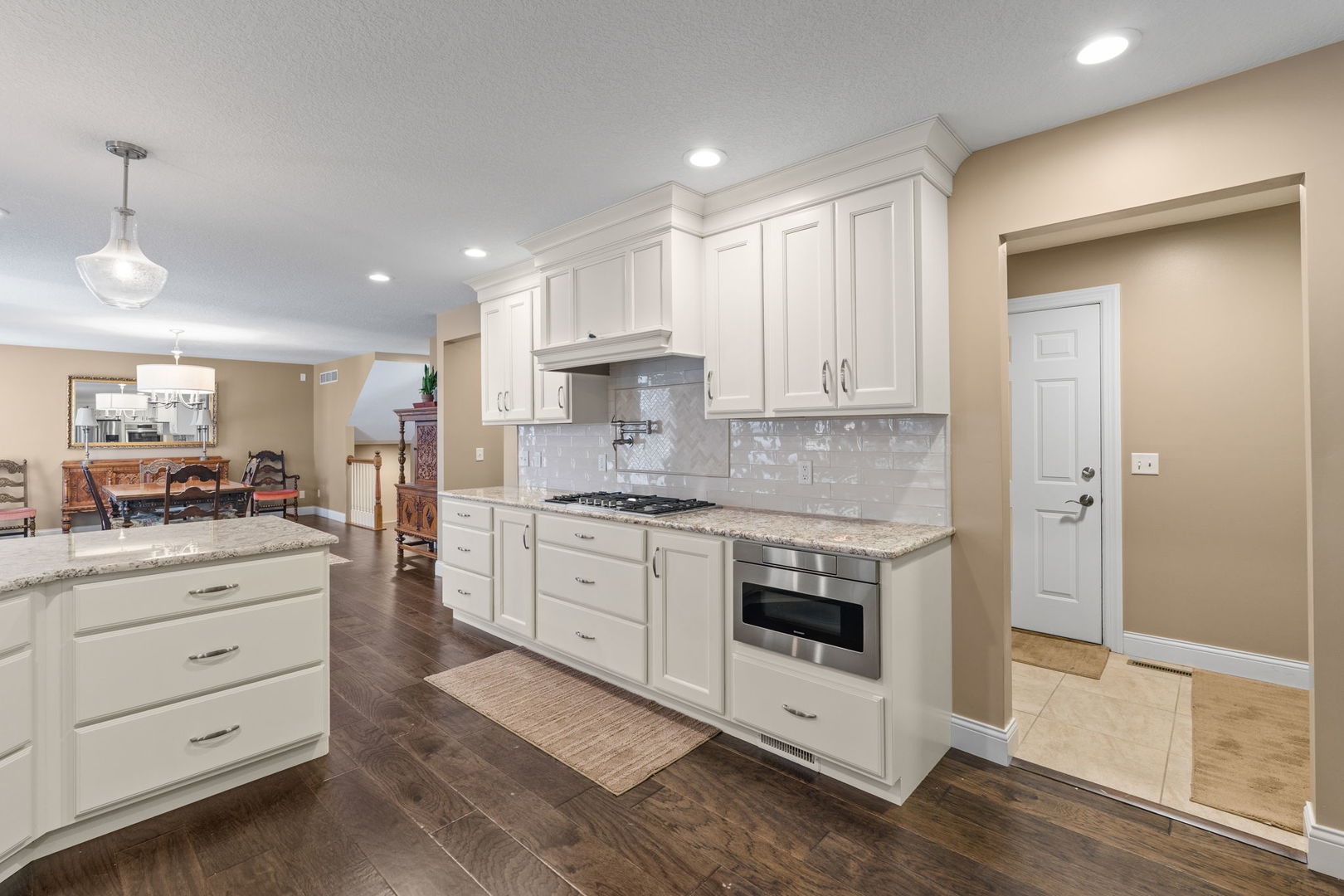 1955 Plum Tree Road Bettendorf, IA 52722 - Photo 14 of 45