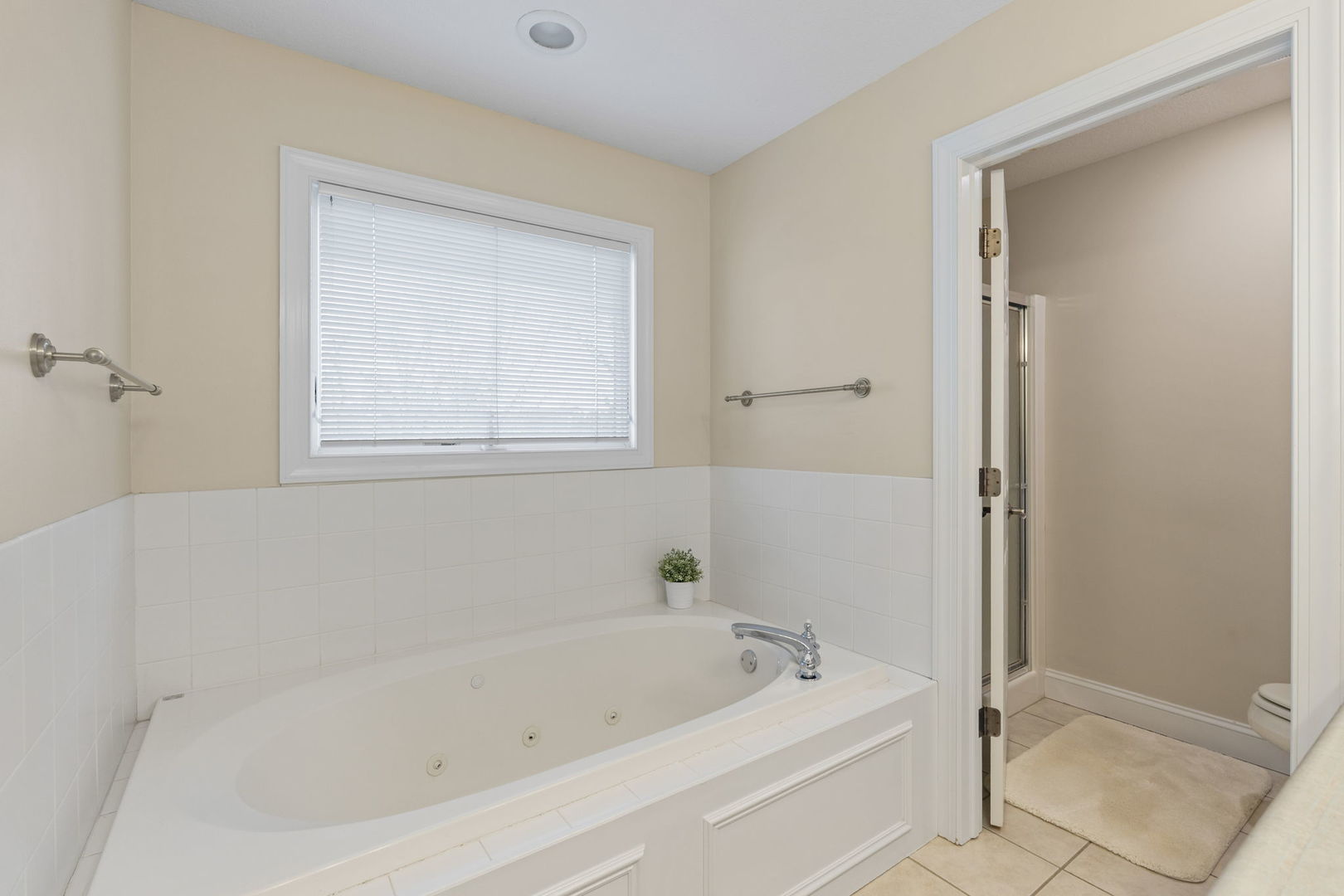 1955 Plum Tree Road Bettendorf, IA 52722 - Photo 24 of 45