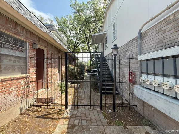 $950 | 2811 Woodbury Drive, Unit 301, San Antonio, TX 78217