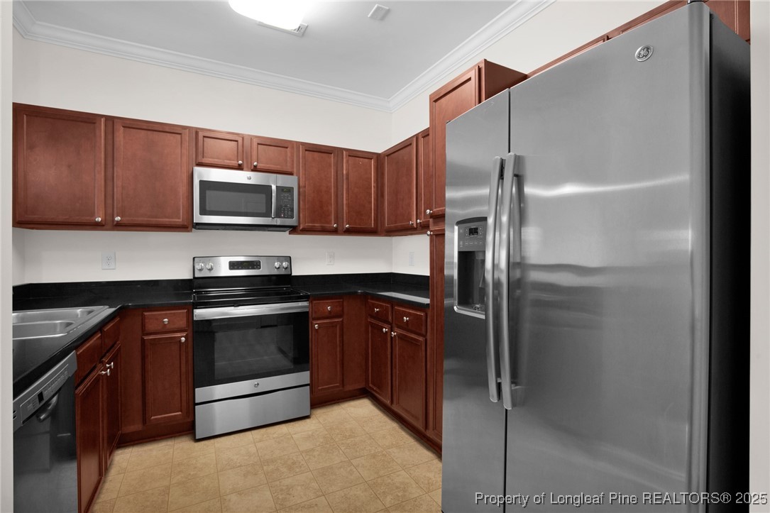 28 Hunter's Run Avenue Pembroke, NC 28372 - Photo 14 of 32 a kitchen with a refrigerator stove and microwave