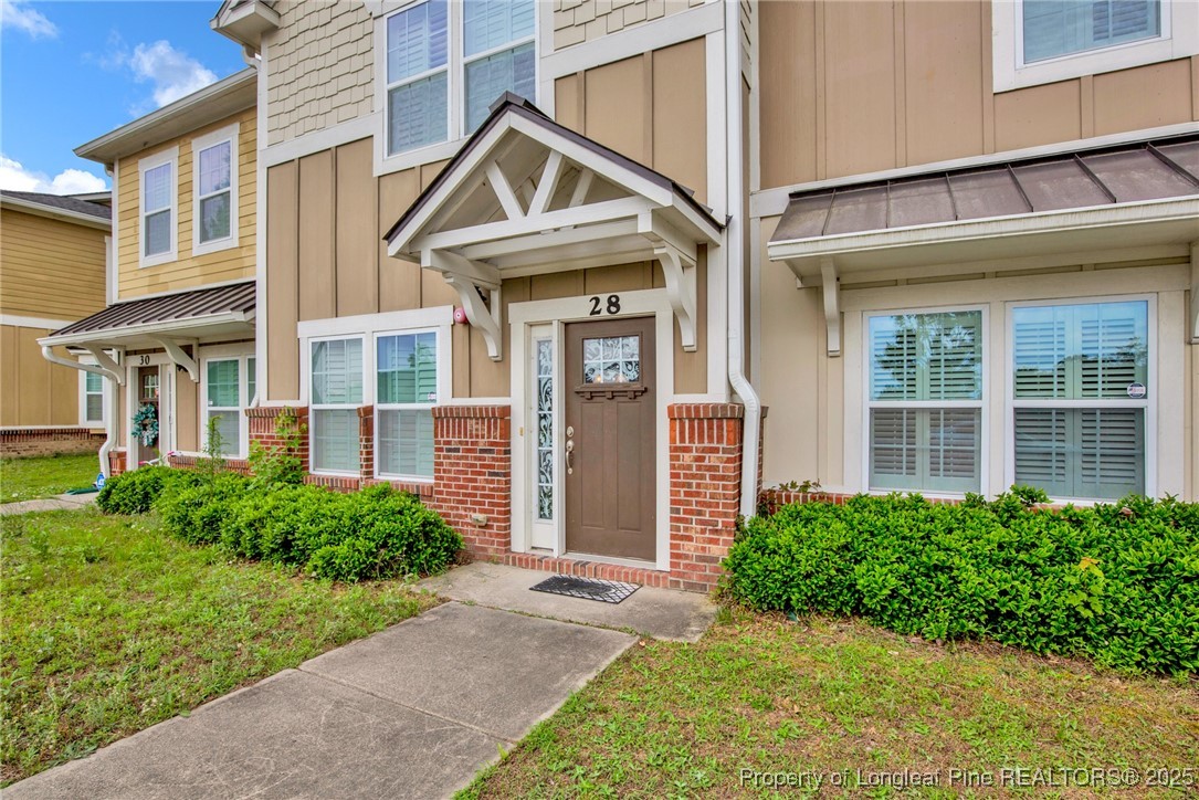 28 Hunter's Run Avenue Pembroke, NC 28372 - Photo 2 of 32 front view of a house
