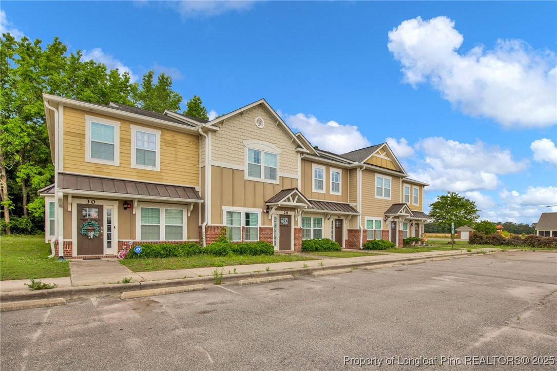 28 Hunter's Run Avenue Pembroke, NC 28372 - Photo 4 of 32 front view of a house with a street