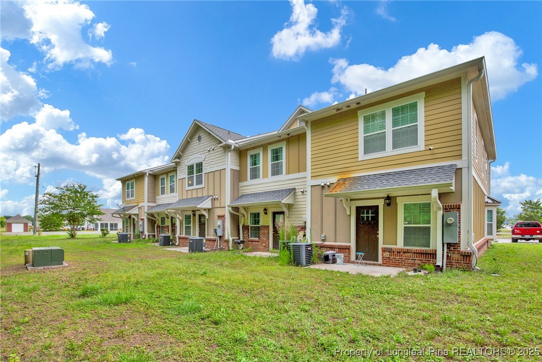 28 Hunter's Run Avenue Pembroke, NC 28372 - Photo 6 of 32 a view of a house with a yard
