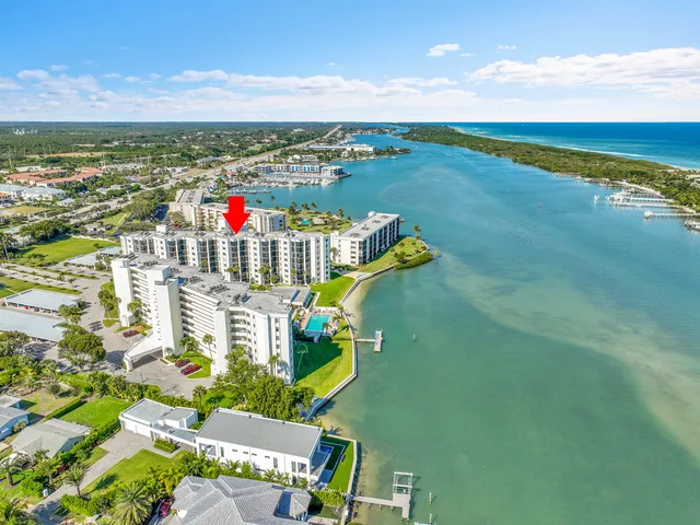 a view of a houses with a yard