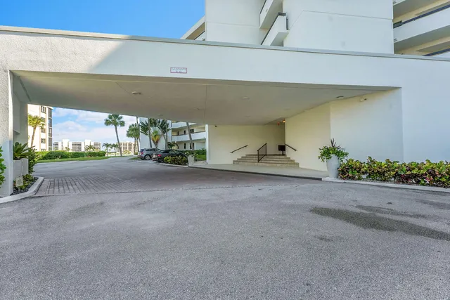 $619,900 | 19800 Sandpointe Bay Drive, Unit 204, Tequesta, FL 33469