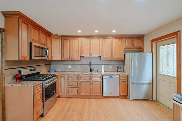 $479,900 | 9714 Kedvale Avenue, Skokie, IL 60076