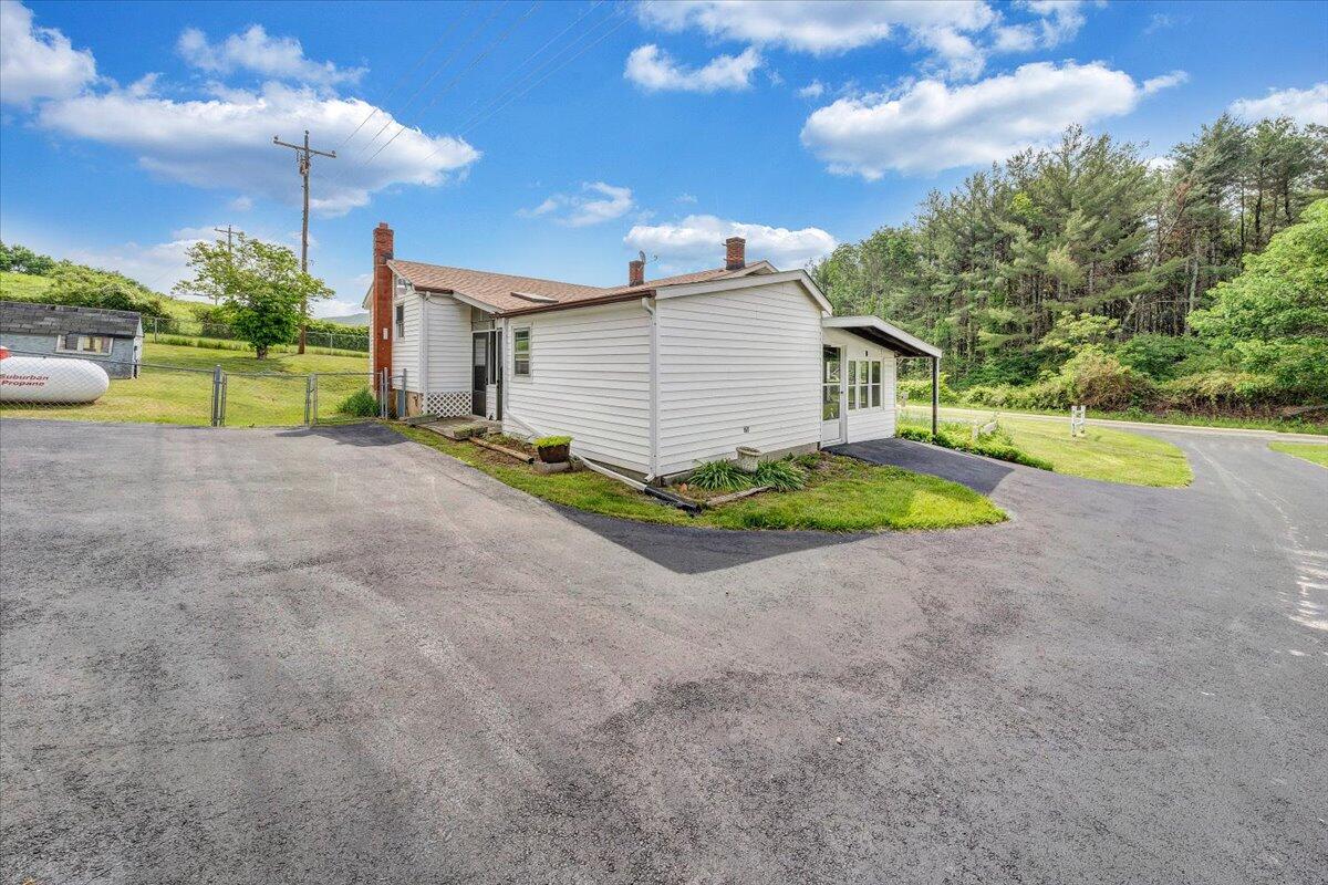 6715 Blacksburg Road Catawba, VA 24070 - Photo 8 of 57 44-MIB08126