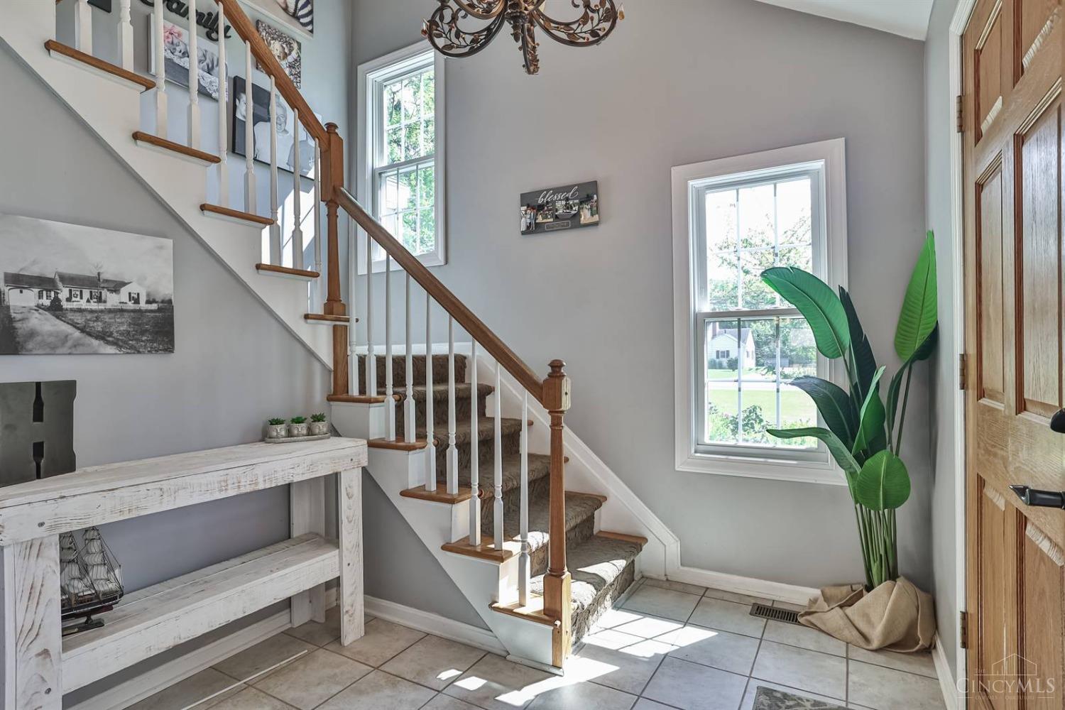 682 Compton Road Cincinnati, OH 45231 - Photo 5 of 49