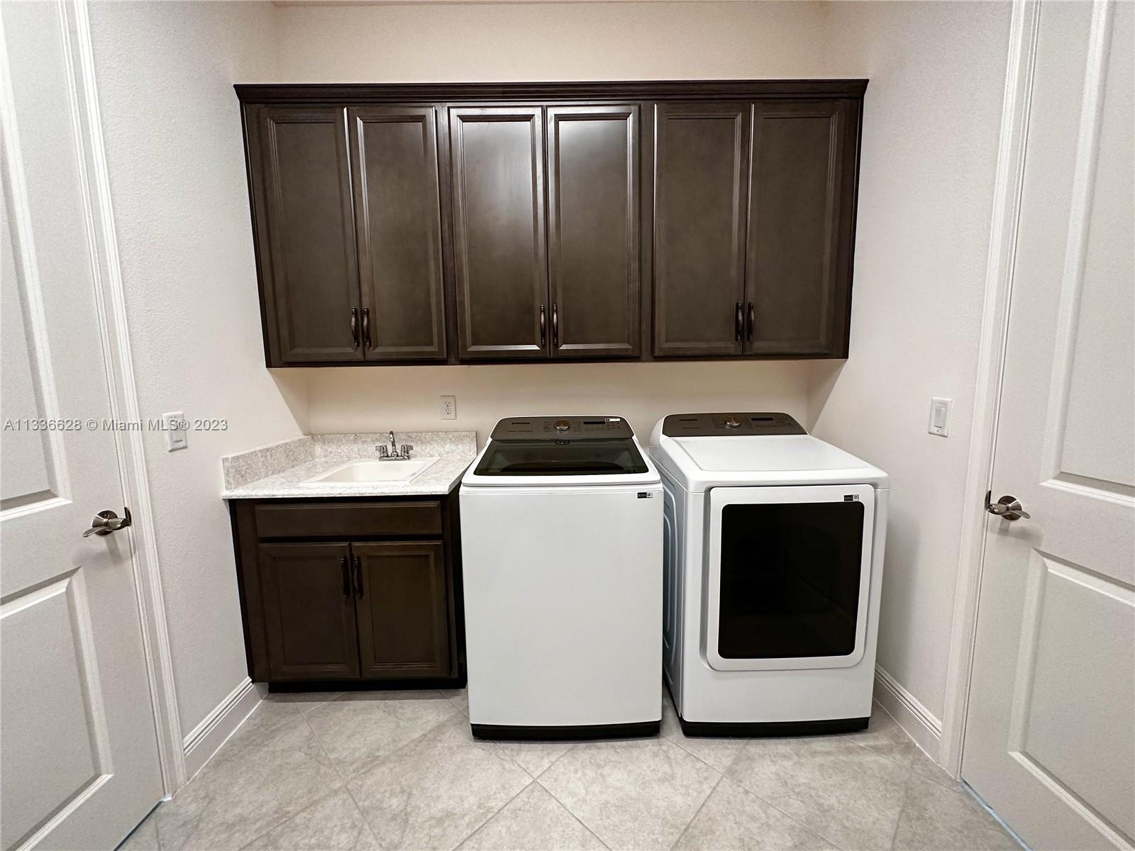 13646 Abberwick Drive Orlando, FL 32832 - Photo 19 of 50 a utility room with dryer and washer