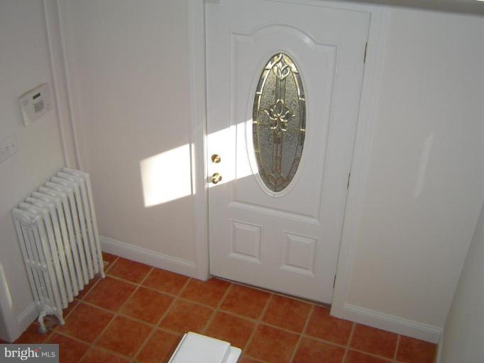 4015 Ridgecroft Road Baltimore, MD 21206 - Photo 6 of 8 Entrance / Foyer