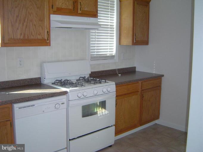 4015 Ridgecroft Road Baltimore, MD 21206 - Photo 8 of 8 Kitchen
