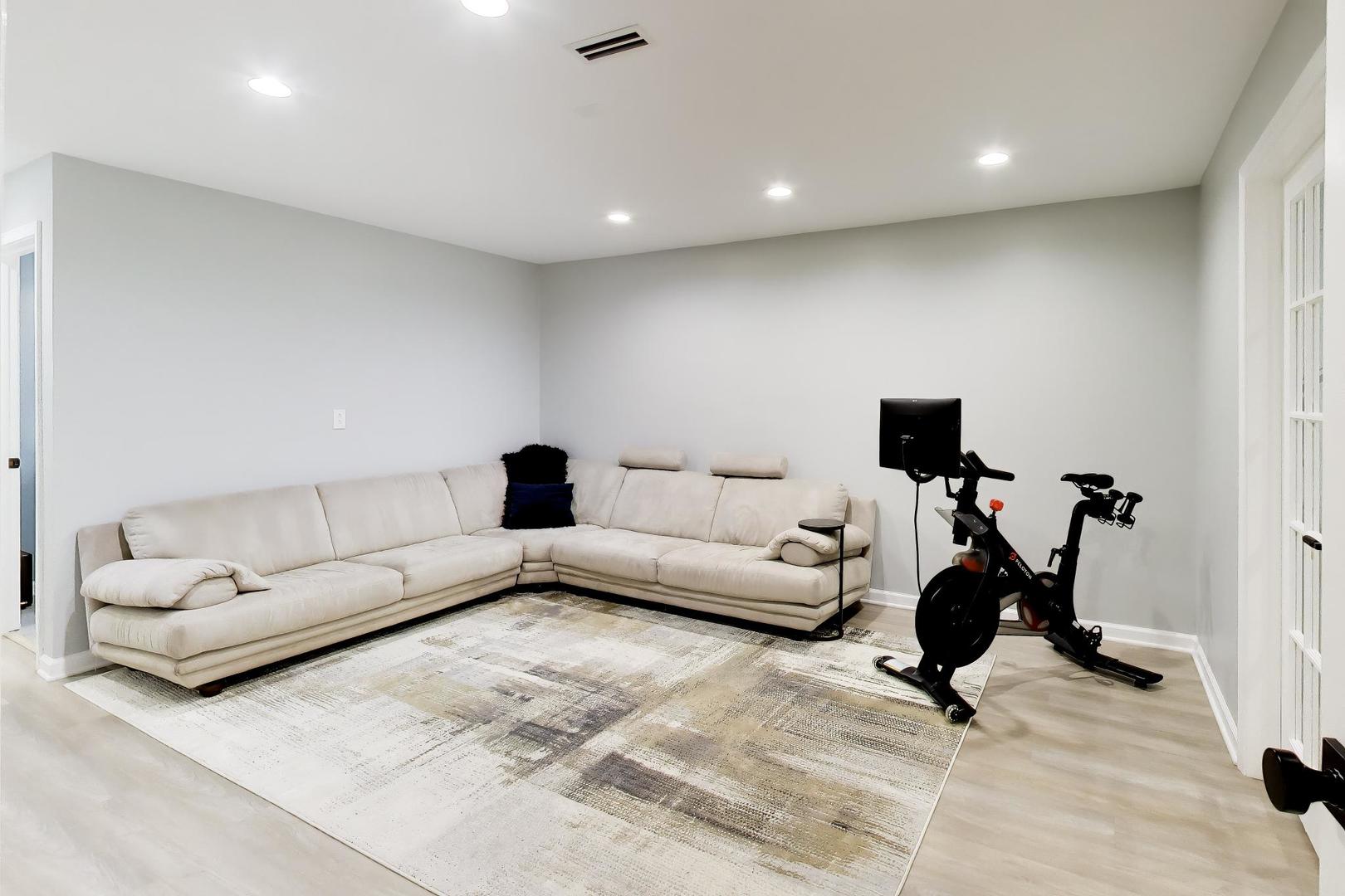 232 West Scott Street Chicago, IL 60610 - Photo 23 of 39 a living room with furniture and white walls