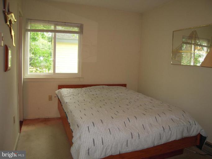 313 Londontown Road Edgewater, MD 21037 - Photo 2 of 25 a bed sitting in a bedroom next to a window