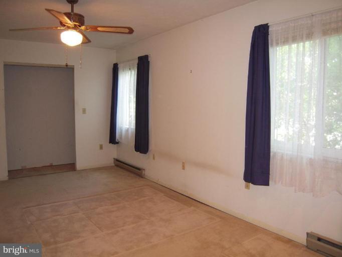 313 Londontown Road Edgewater, MD 21037 - Photo 22 of 25 an empty room with windows and closet