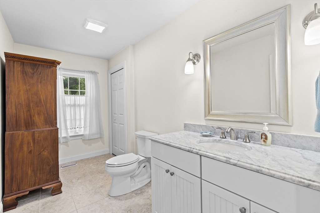 156 Settlers Lane Barnstable, MA 02601 - Photo 9 of 42