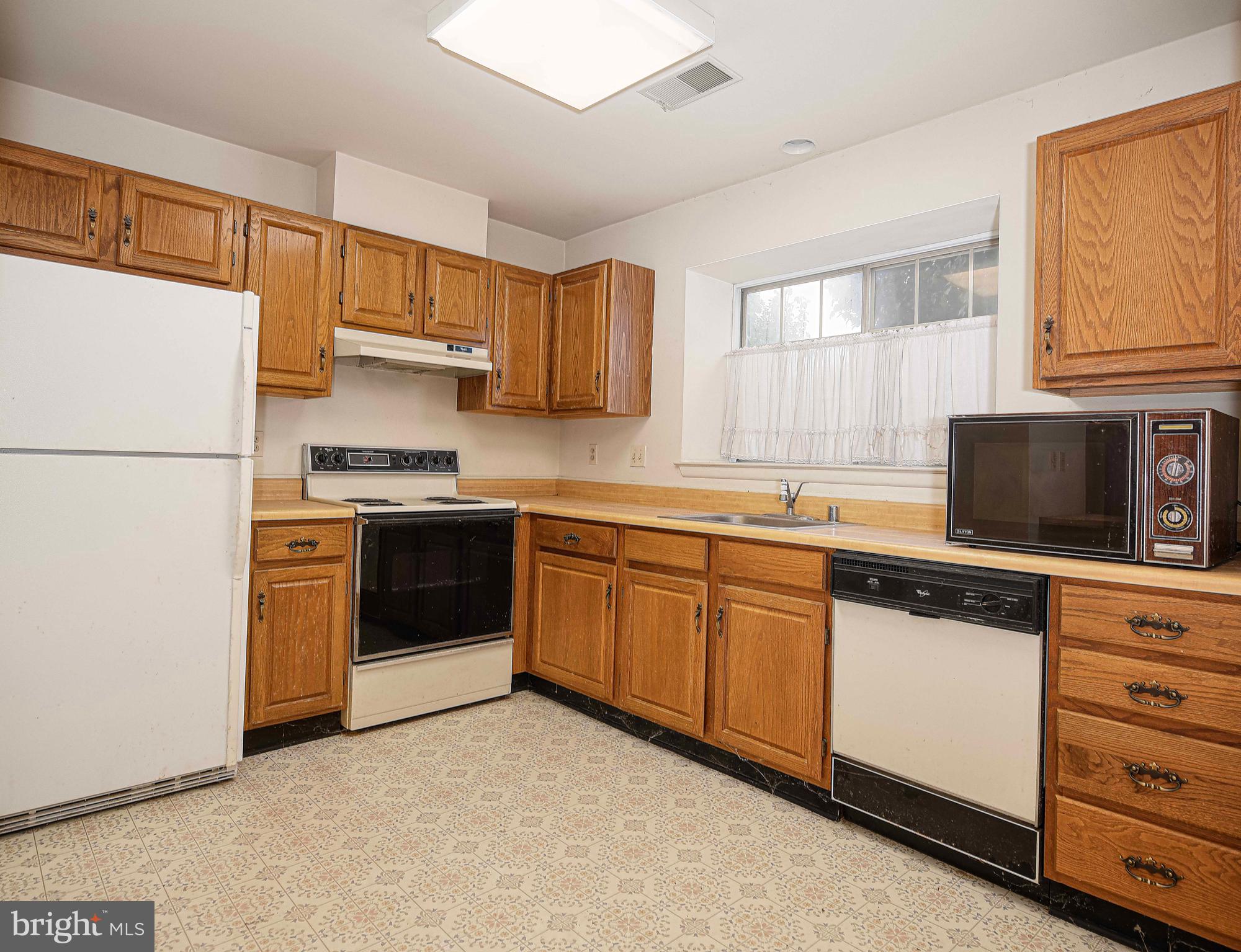 16 Campton Court Nottingham, MD 21236 - Photo 11 of 27