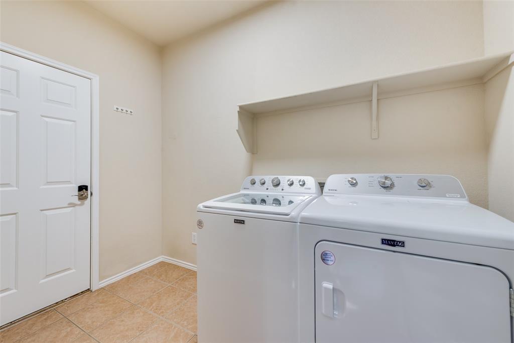 4521 Indian Paint Way Denton, TX 76208 - Photo 16 of 36 a utility room with dryer and washer
