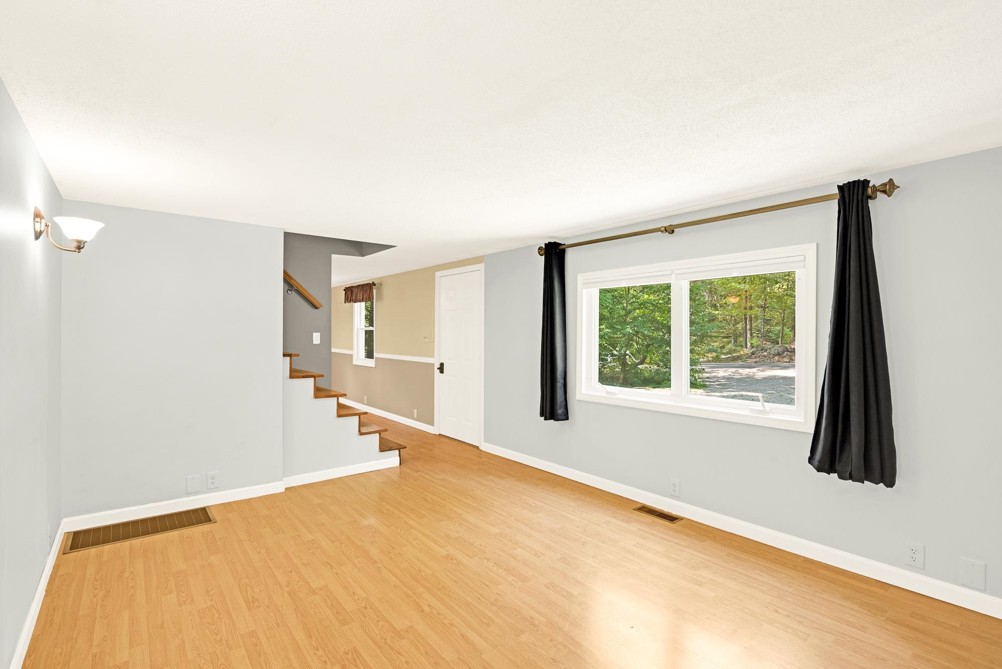 133 Canaan Road Strafford, NH 03884 - Photo 7 of 37