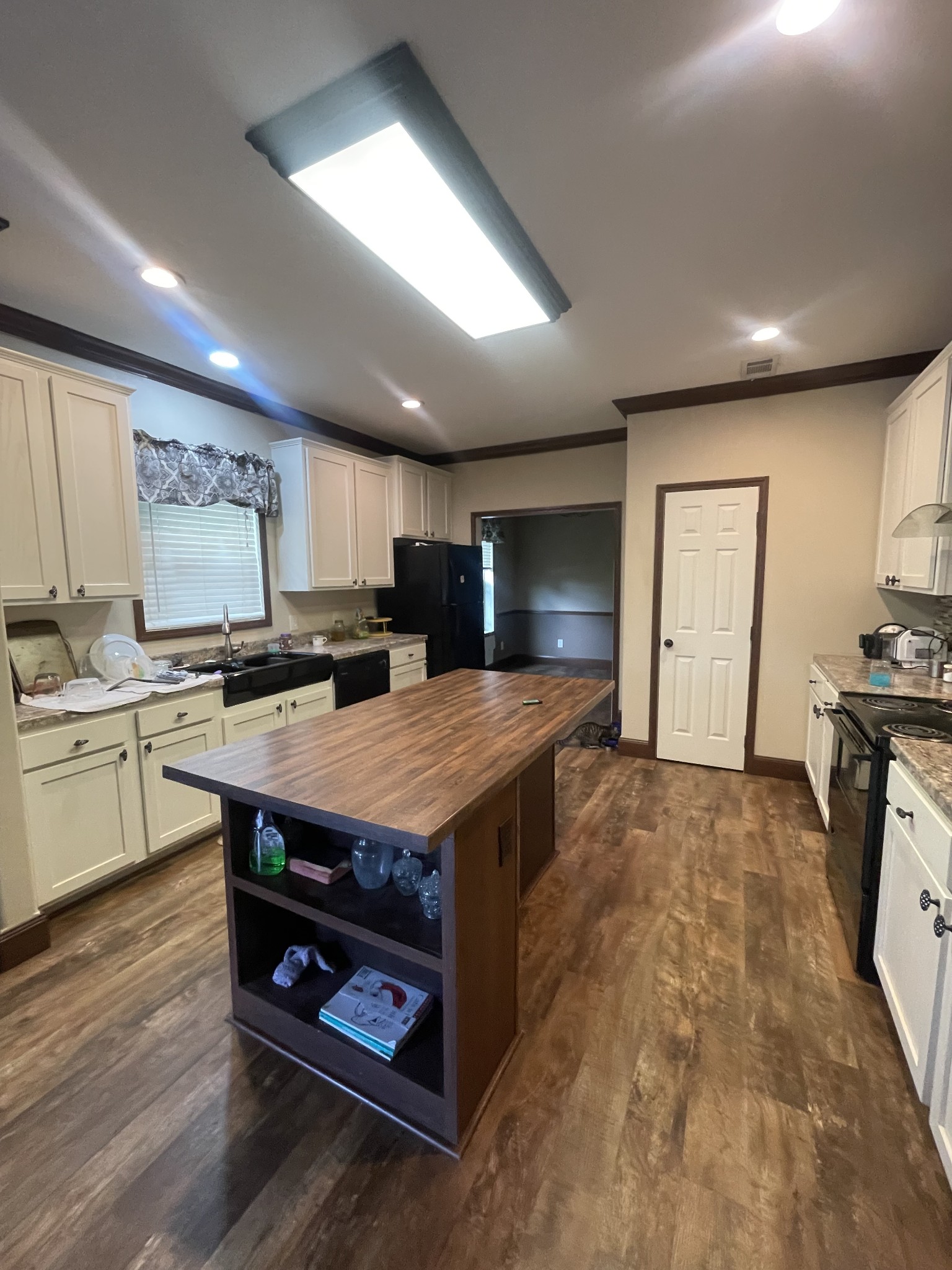 48 Jenkins Village Road Red Boiling Springs, TN 37150 - Photo 3 of 10 a kitchen with stainless steel appliances a stove a refrigerator a sink dishwasher with a dining table and chairs