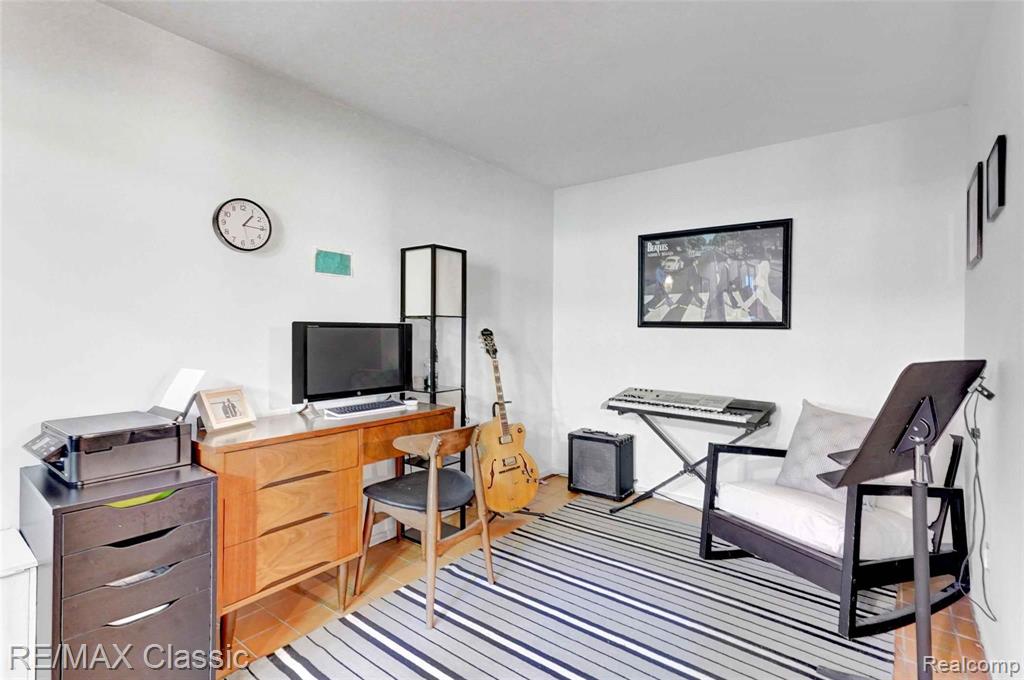 28371 Inkster Road Farmington Hills, MI 48334 - Photo 24 of 32 Gallery Image 24