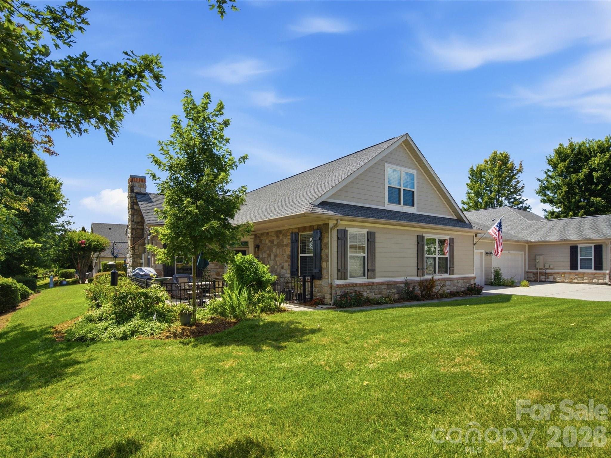 868 Ledgestone Court Tega Cay, SC 29708 - Photo 3 of 32 Gallery Image 3